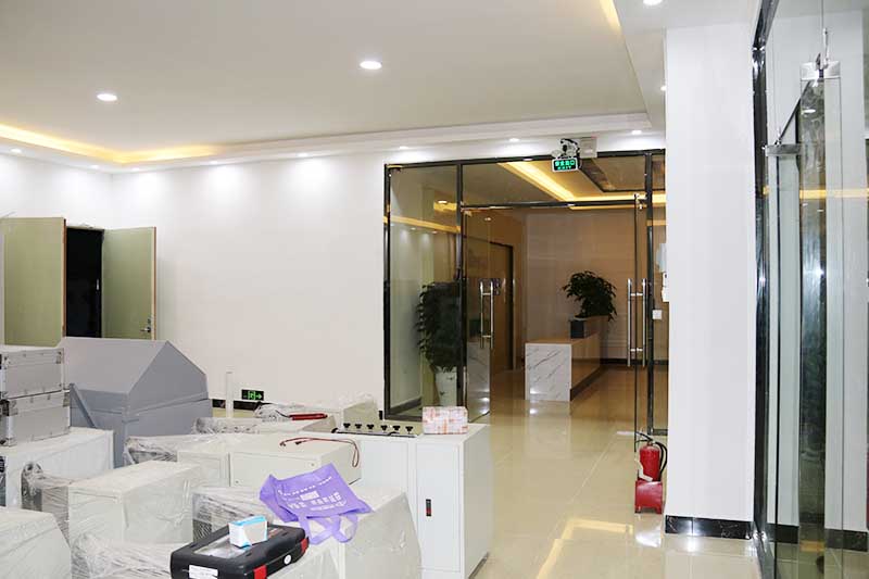 高低溫試驗(yàn)箱廠家展廳