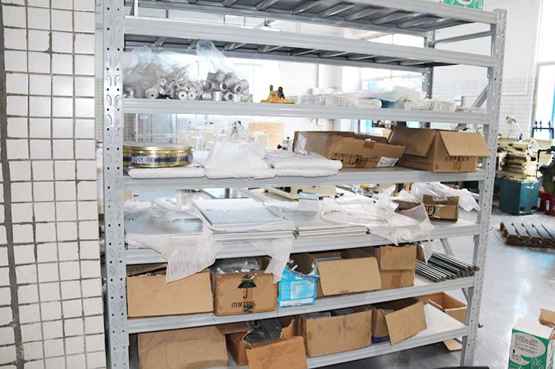 高低溫試驗(yàn)箱廠家機(jī)加半產(chǎn)品區(qū)